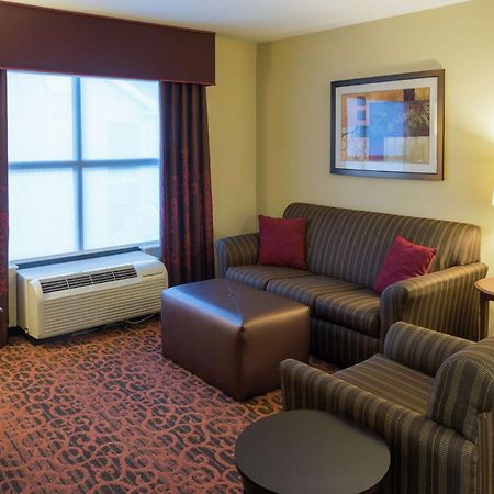 Hampton Inn & Suites Tampa-North Exterior photo