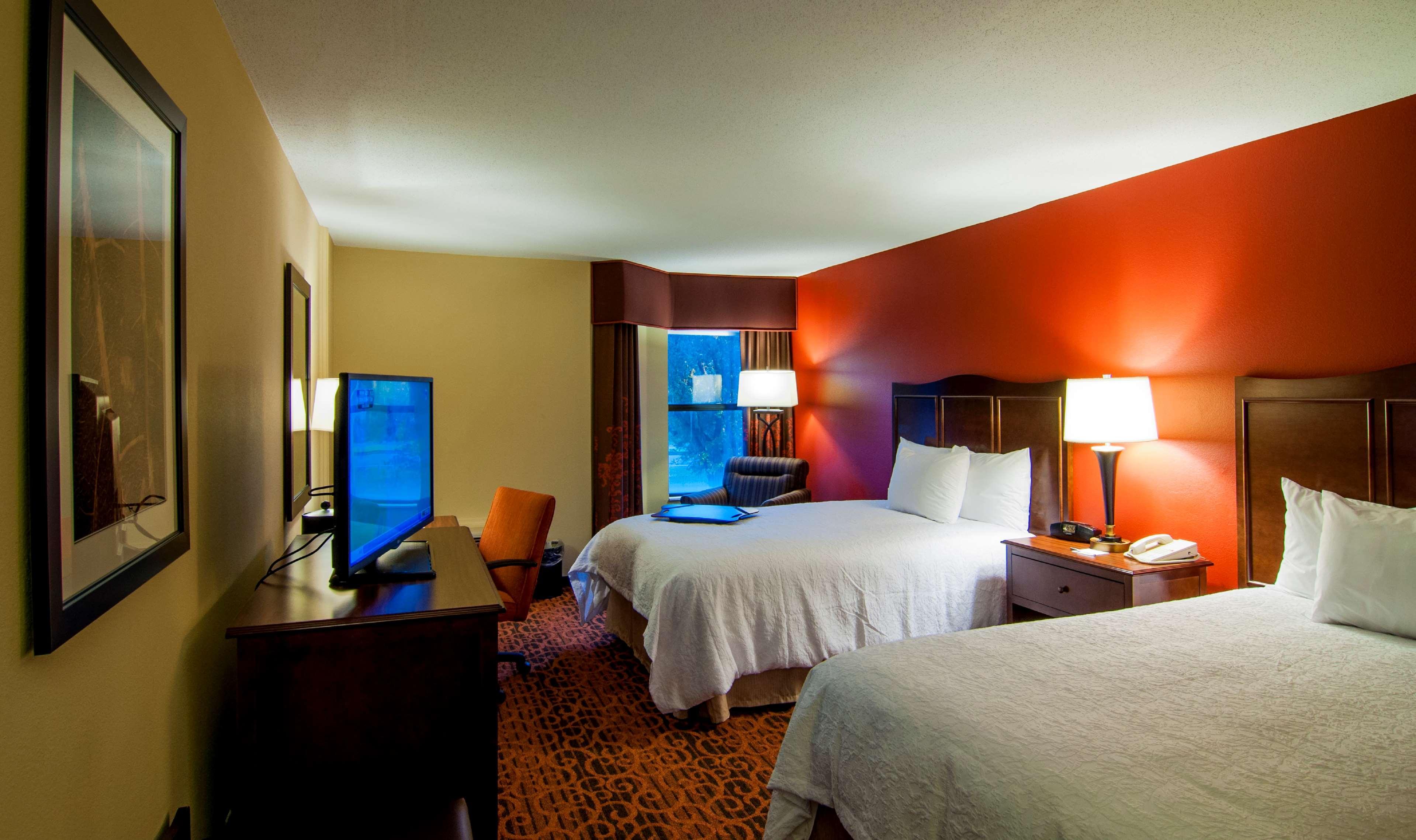 Hampton Inn & Suites Tampa-North Exterior photo