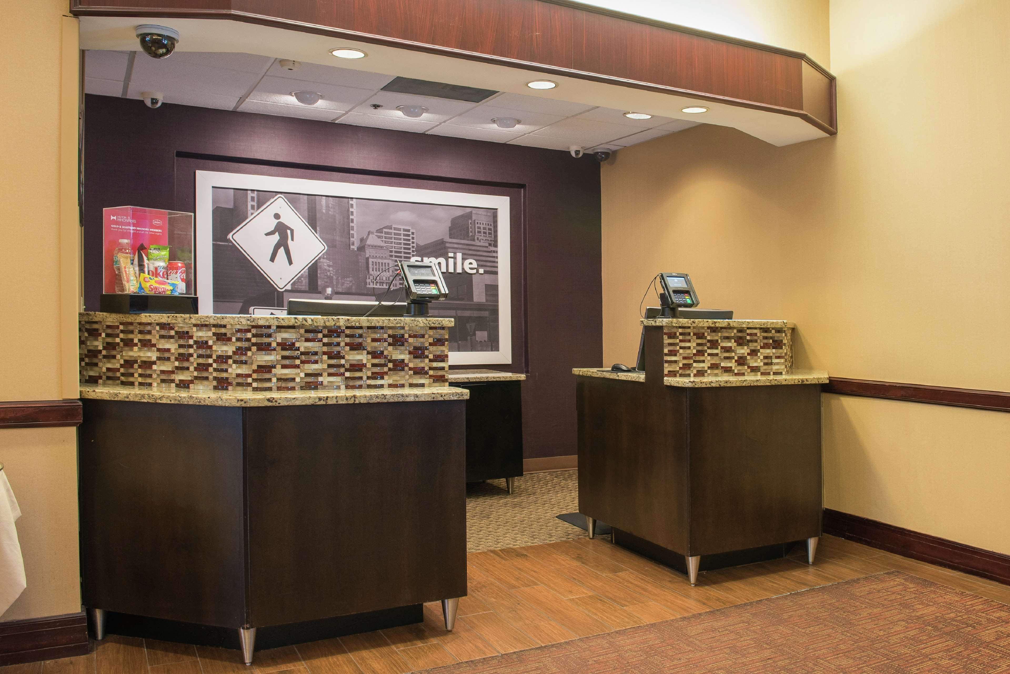 Hampton Inn & Suites Tampa-North Exterior photo