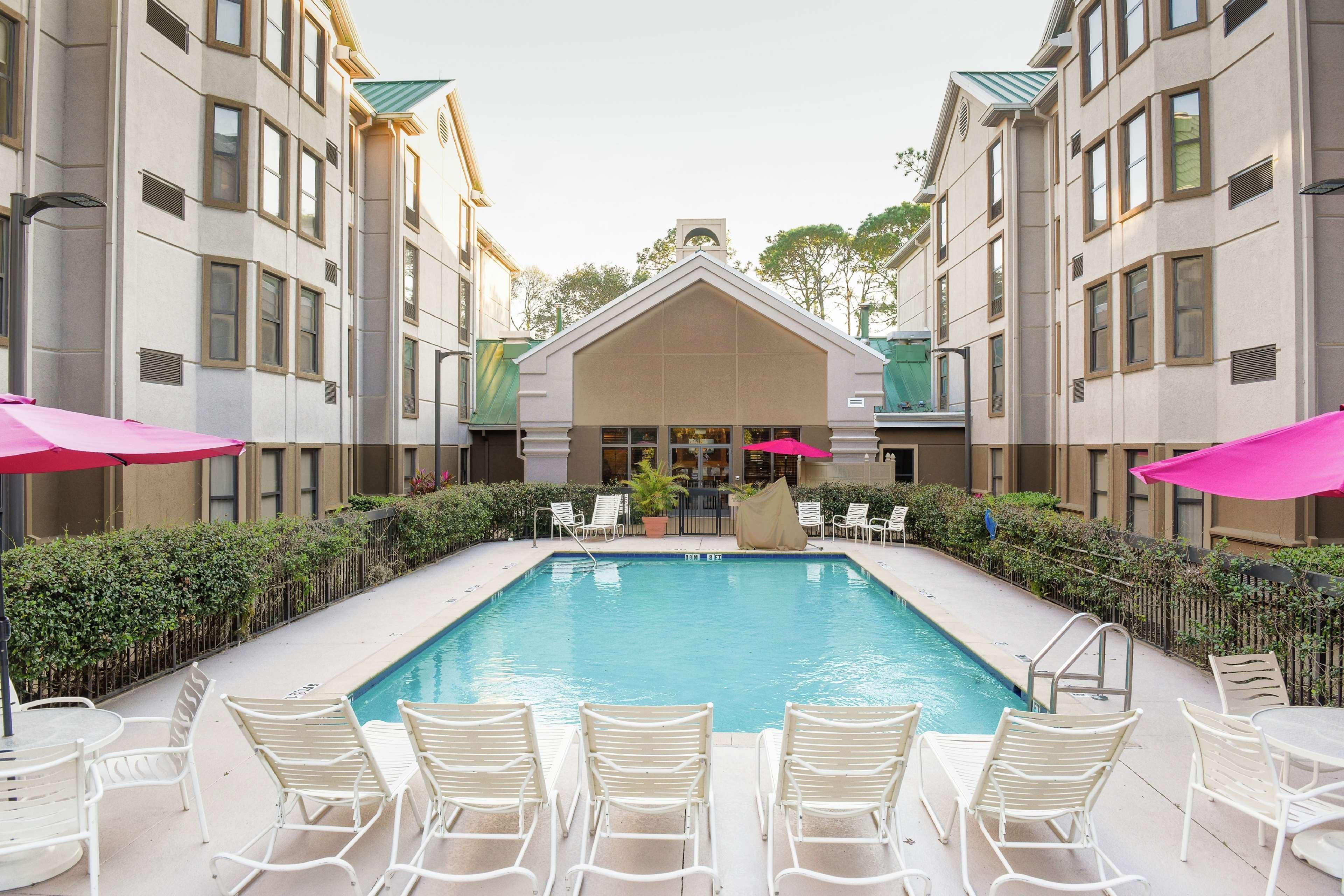 Hampton Inn & Suites Tampa-North Exterior photo