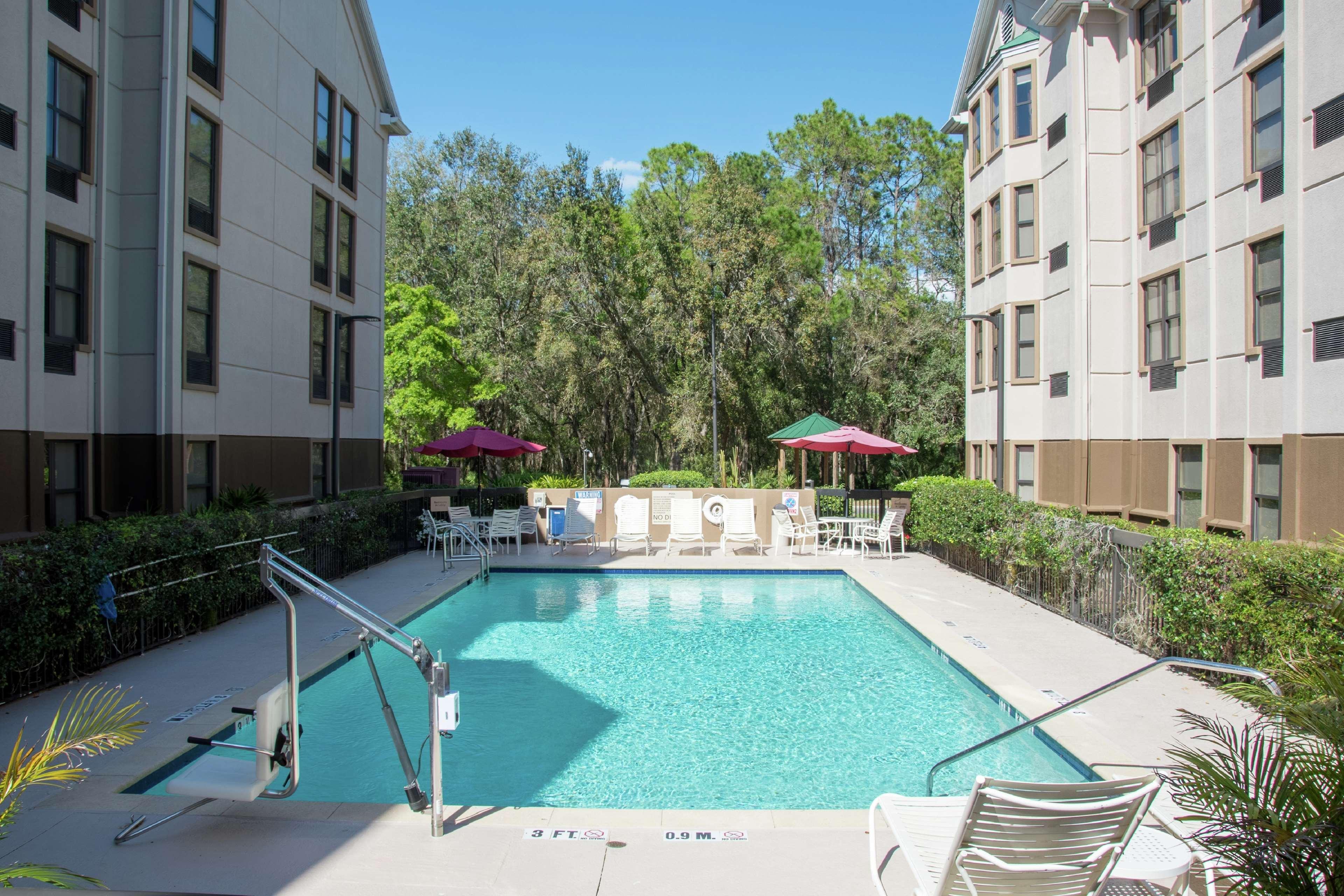 Hampton Inn & Suites Tampa-North Exterior photo
