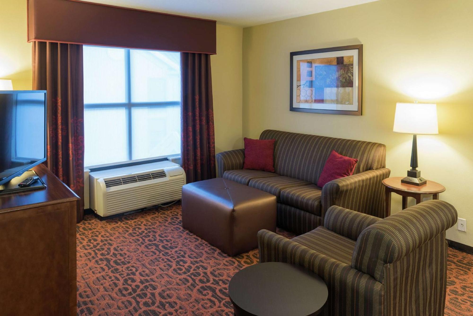 Hampton Inn & Suites Tampa-North Exterior photo