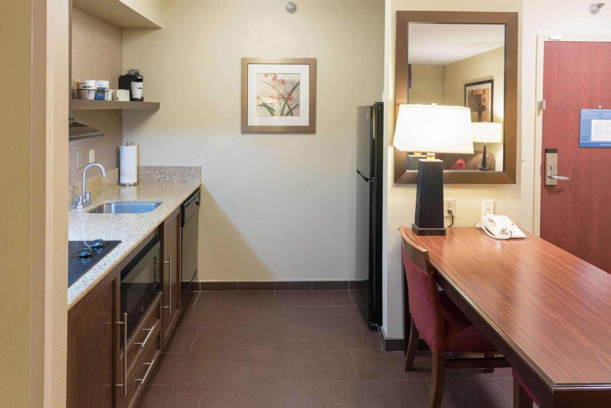 Hampton Inn & Suites Tampa-North Exterior photo