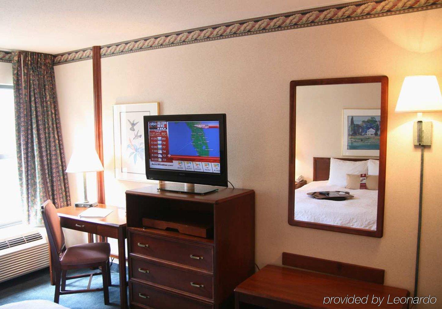 Hampton Inn & Suites Tampa-North Room photo