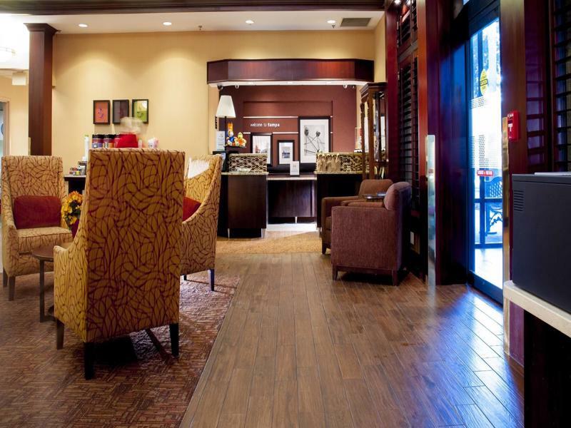 Hampton Inn & Suites Tampa-North Exterior photo